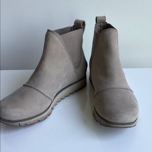 Sorel Tan Ankle Boots with Elastic Panels